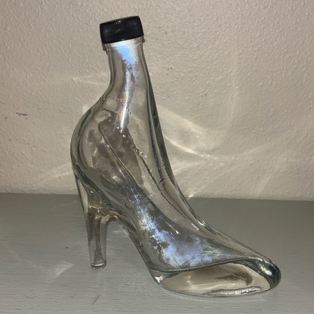 VINTAGE GLASS SLIPPER/LIQUOR FLASK